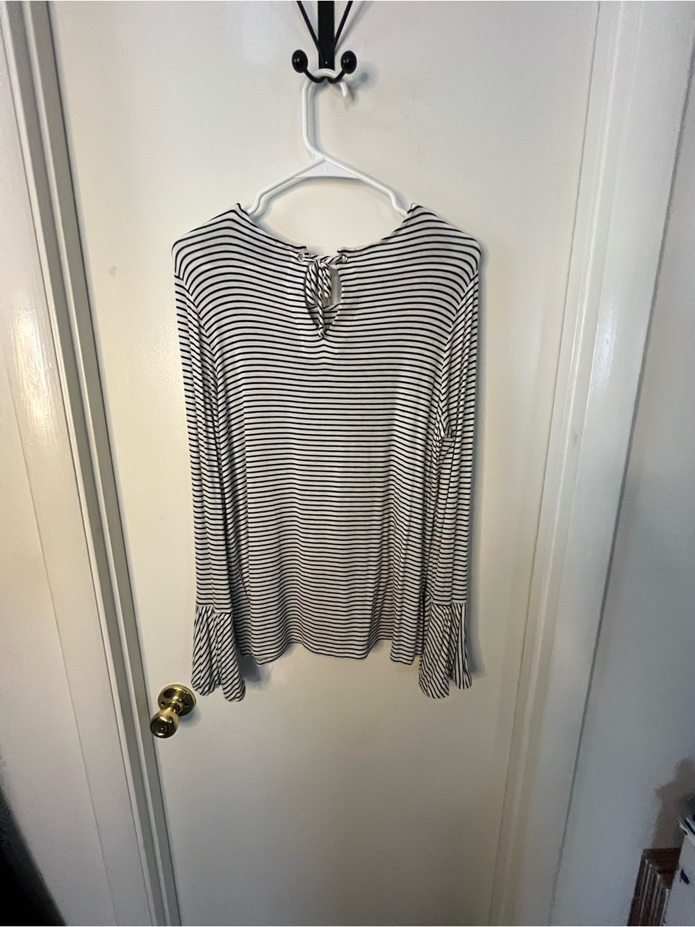 Wallpapher Striped Black & White Long Sleeve Tie-Back Top - Picture 3 of 5